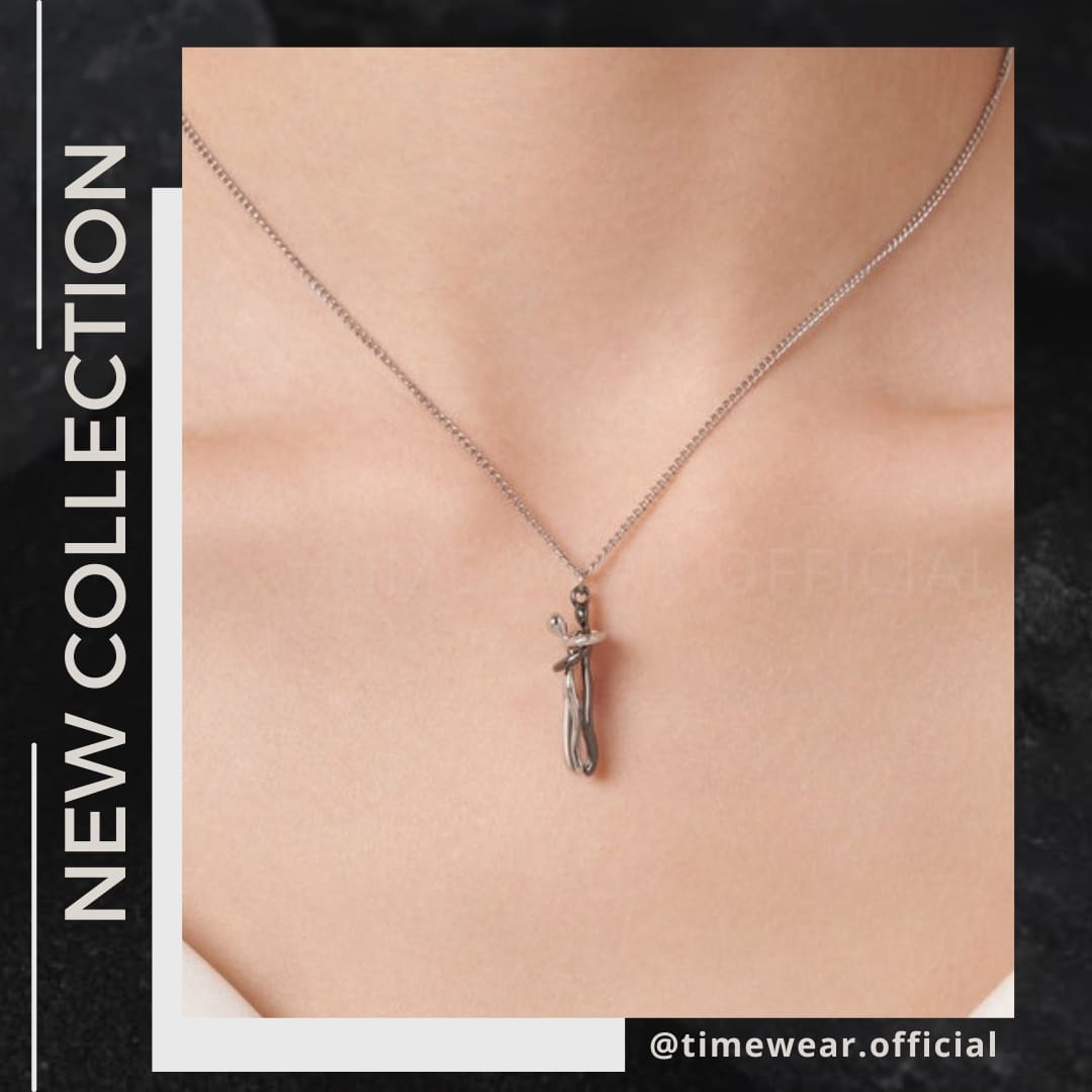 Hug Pendant